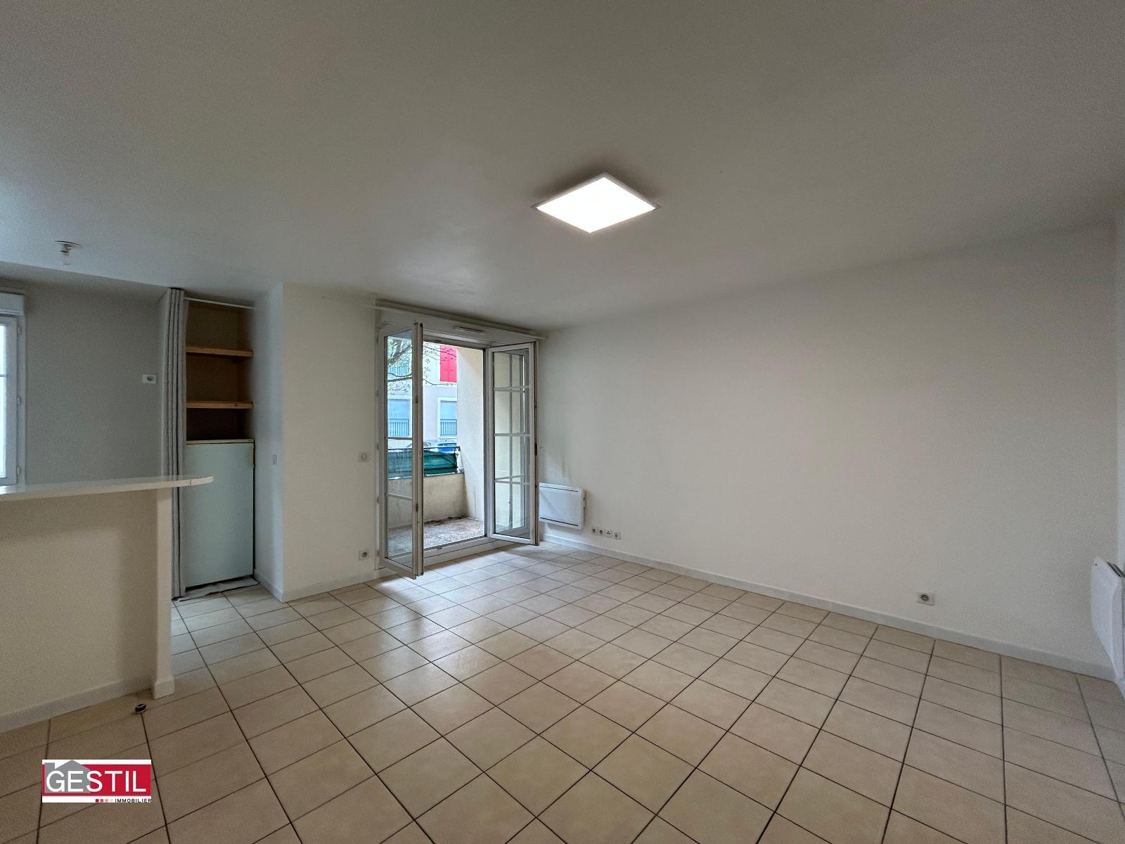 appartement 2 pièces - VAUREAL